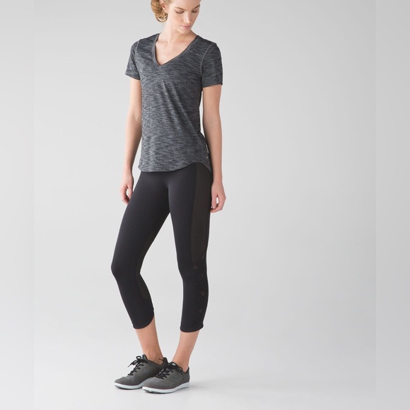 Lululemon VarCity Crop Luxtreme Black Leggings Size 6 - Picture 3 of 13